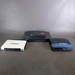 Lote de 4 Dispositivos de Red: 3 Tp-Link y 1 Linksys - imagen 2