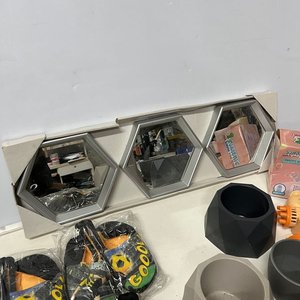 Lote Variado: Espejos, Macetas, Pantuflas, Ceniceros y Burbujero - imagen 9