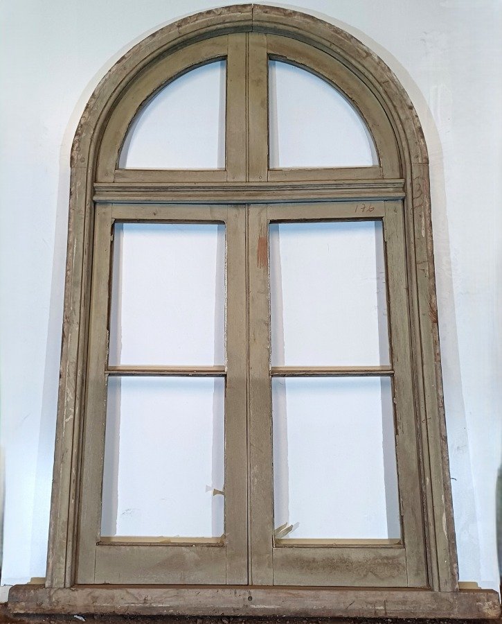 Lote anterior: Ventana antigua de madera con marco carpanel