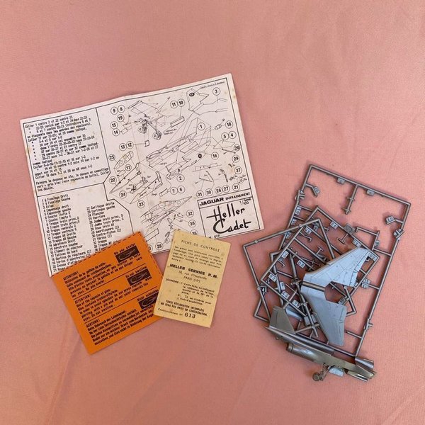 Kit de modelo a escala 1/100 del avión SEPECAT Jaguar E de Heller - imagen 3