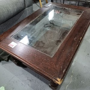 Lote siguiente: Mesa Ratona de Madera con Tapa de Vidrio