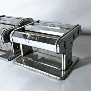 Dos Máquinas Fabricadoras de Pasta Metálicas - imagen 3