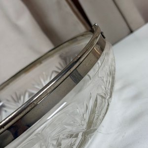 Juego de Cristal Tallado: Florero y Cuenco con Detalles Metálicos - imagen 8