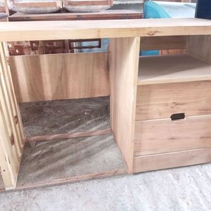 Lote siguiente: Escritorio Moderno de Madera Maciza Hecho a Mano