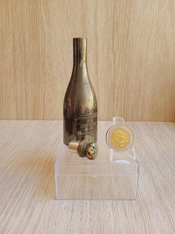 Pimentero en Metal con Fisionomía de Botellas de Champagne - imagen 2