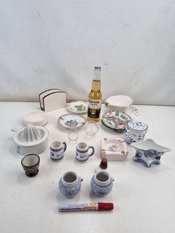 Lote de Adornos y Vajilla: Servilletero, Pocillos, Ceniceros, Platos y Recipientes - imagen 1