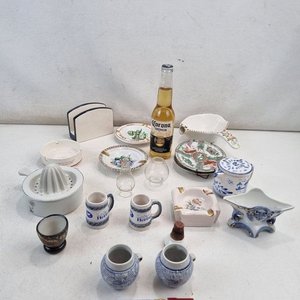 Lote anterior: Lote de Adornos y Vajilla: Servilletero, Pocillos, Ceniceros, Platos y Recipientes