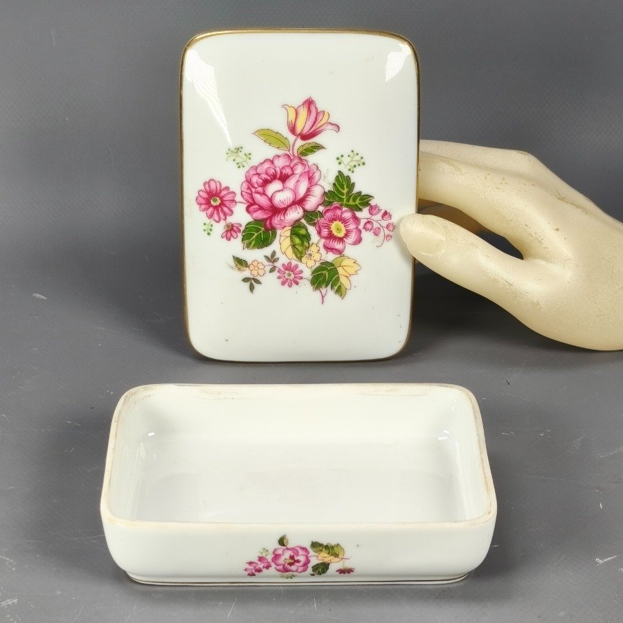 Alhajero en porcelana alemana 'Rosenthal' decorado con diseños florales - imagen 4