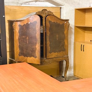 Lote anterior: Mueble Antiguo de Madera con Detalles Tallados
