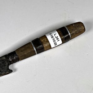 Cuchillo antiguo con hoja de acero y cabo de madera - imagen 3