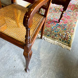Sillón de madera con asiento y respaldo de mimbre - imagen 3