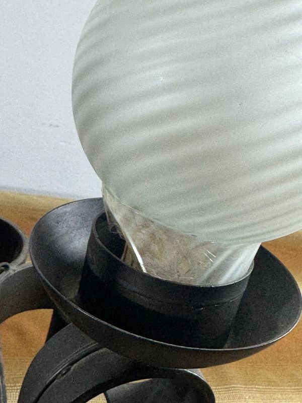 Lámpara de techo en hierro con detalles en las bases de las tulipas - imagen 5