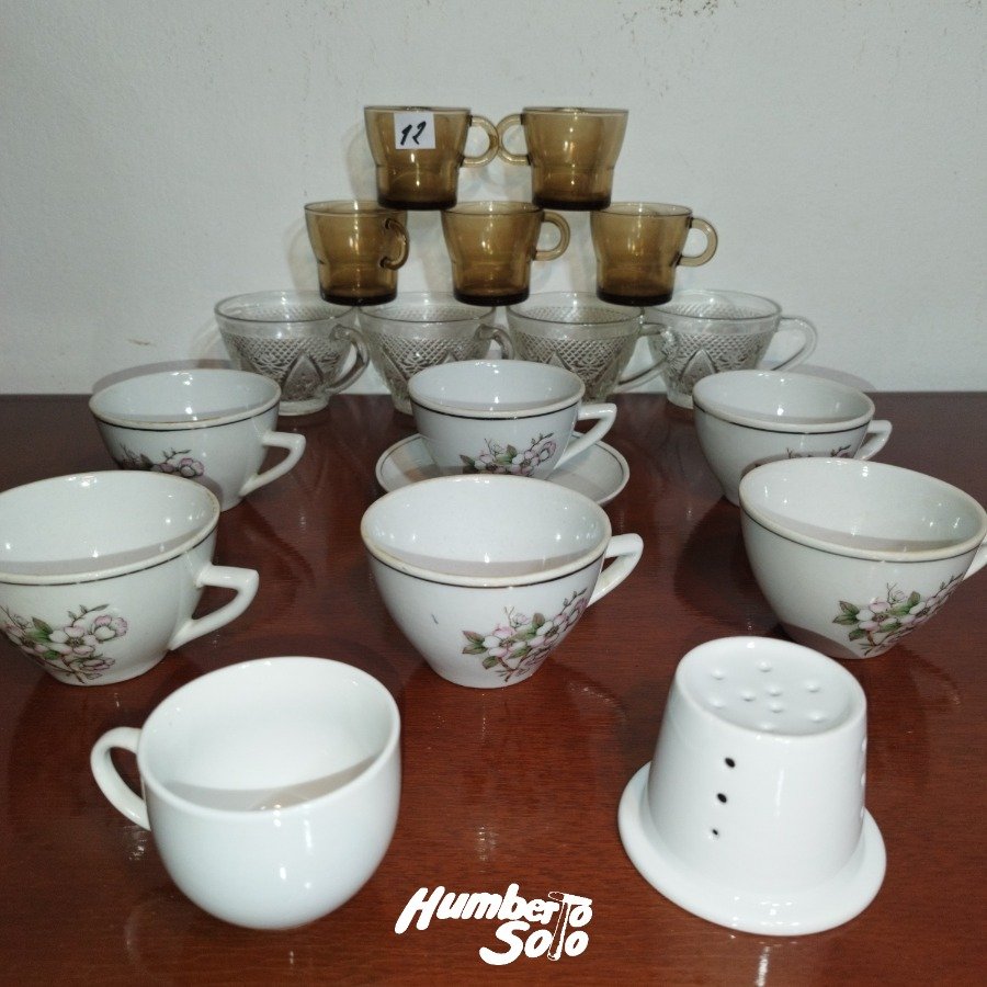 Tres modelos de tazas, 18 pcs