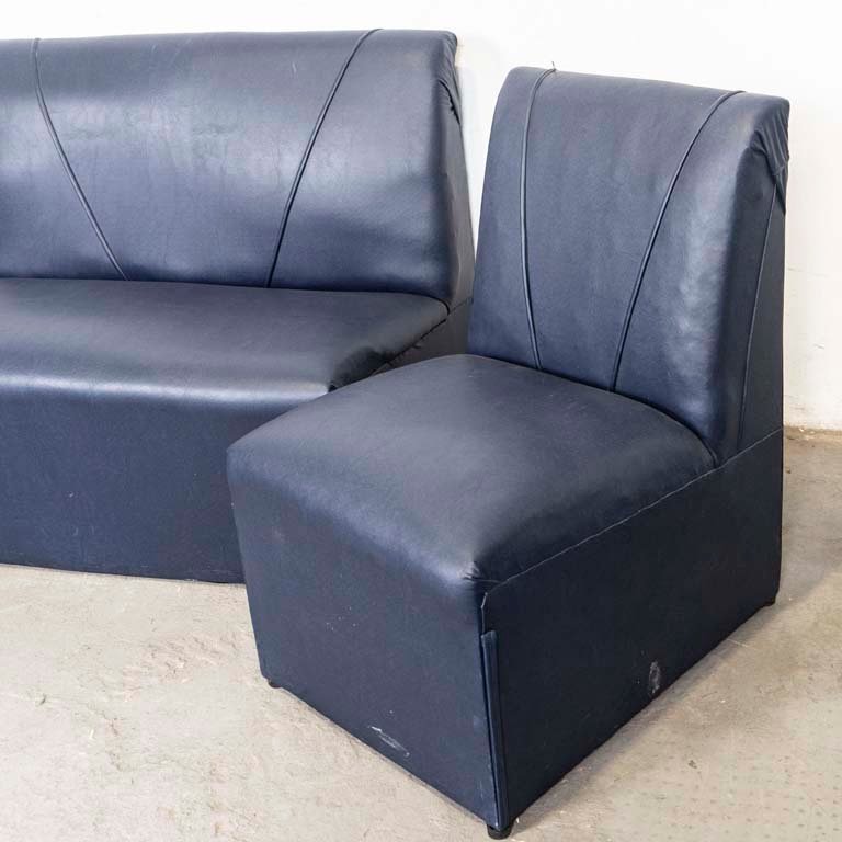 Muebles de cuero azul, cuatro módulos de living, condiciones aceptables - imagen 2