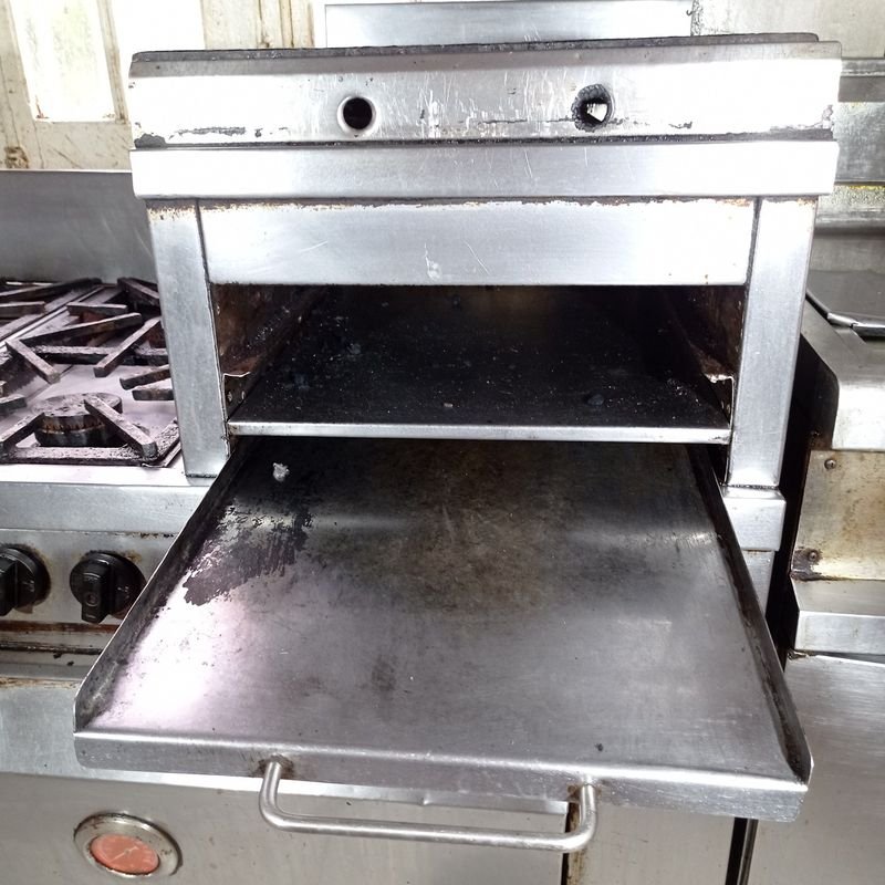 Cocina industrial Kuma con 4 hornallas y accesorios - imagen 7