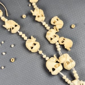 Dos collares: Perlas barrocas y marfil africano tallado, ambos averiados - imagen 3