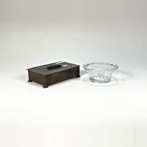 Centro de mesa de vidrio cónico y caja metálica vintage con interior de madera - imagen 2