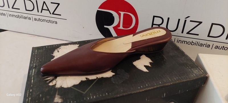 Zapatillas de cuero marrón - imagen 3