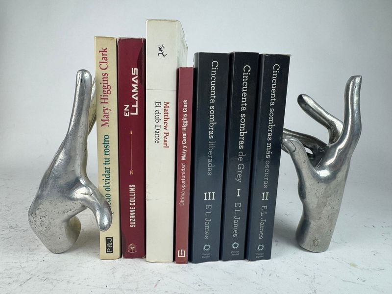 Colección de libros de Thriller, Romance y Best-sellers Contemporáneos