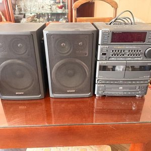 Equipo de Audio Sony FH-B500CD con Radio, Casetera y Dos Parlantes - imagen 2