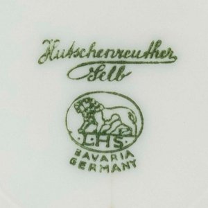 27 Piezas de té y lunch de porcelana Alemana Bavaria, flores y guarda dorada. Una taza con cascadura. Medidas: 10x4.5 - imagen 3