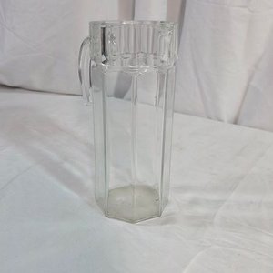 Jarra de Vidrio Transparente con Asa y Diseño Octogonal - imagen 3