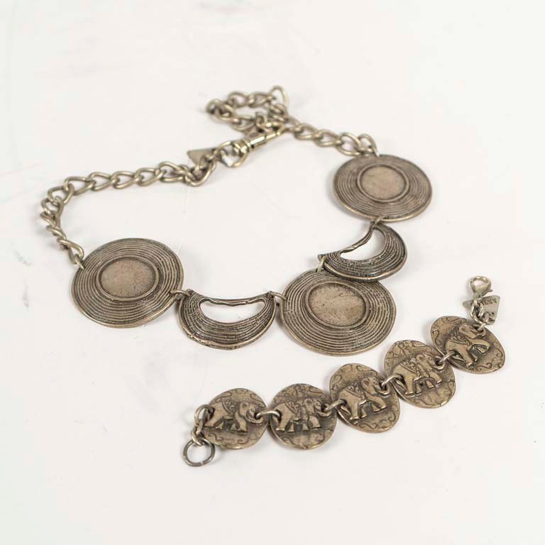 Conjunto de Gargantilla y Pulsera de Metal con Diseños de Elefantes