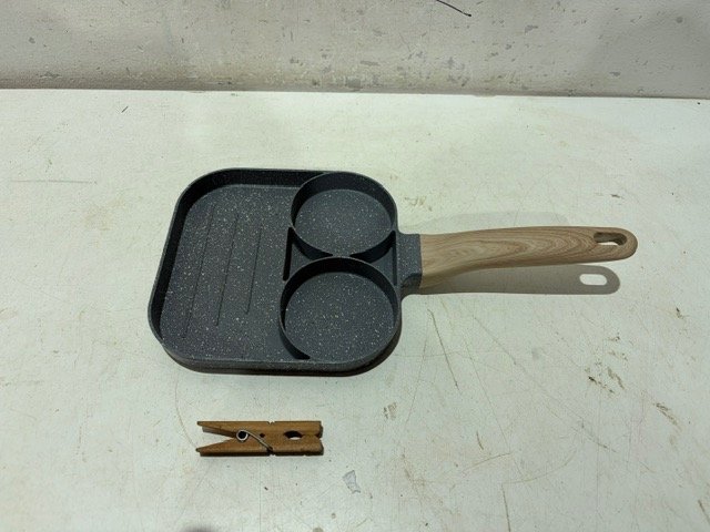 Sartén para Huevos con Mango de Madera