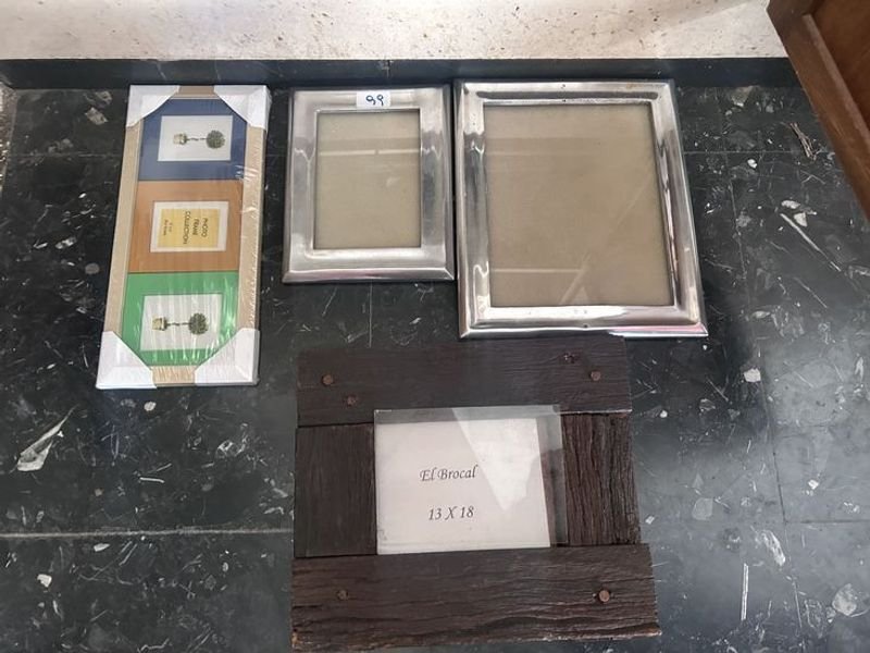 Lote anterior: Cuadros de retrato en marcos de plata y pique