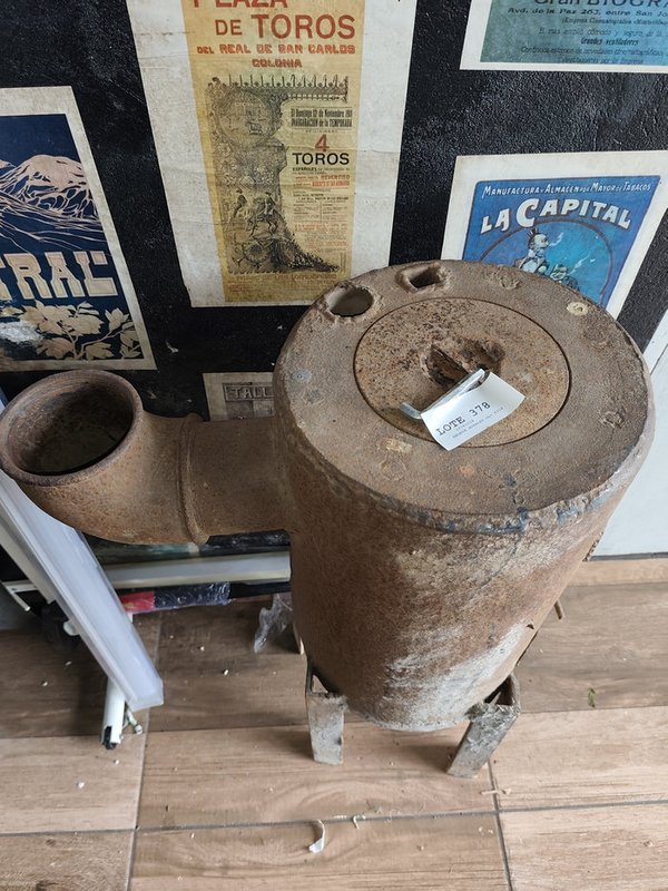 Estufa Antigua de Hierro Artesanal Tipo Quematuti Usada