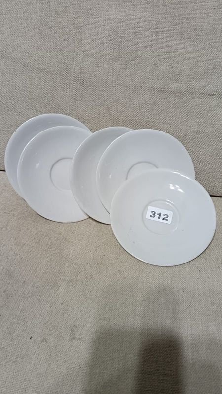 Conjunto de Platos Blancos de Cerámica