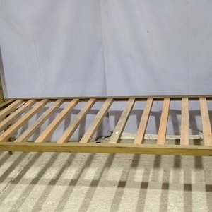 Cama de Bronce de 1 Plaza con Parrilla de Hierro y Madera - imagen 2