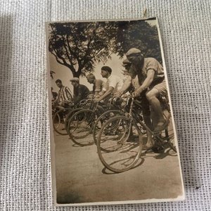 Lote de Fotografías Antiguas de Ciclismo y Eventos Deportivos - imagen 4