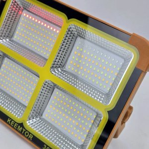 Foco de Trabajo LED Solar KEEMTOR 300W con Indicador de Carga - imagen 11