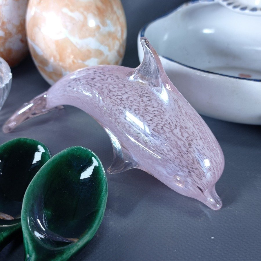 Colección de cerámica y vidrio con diseños florales y geométricos - imagen 9