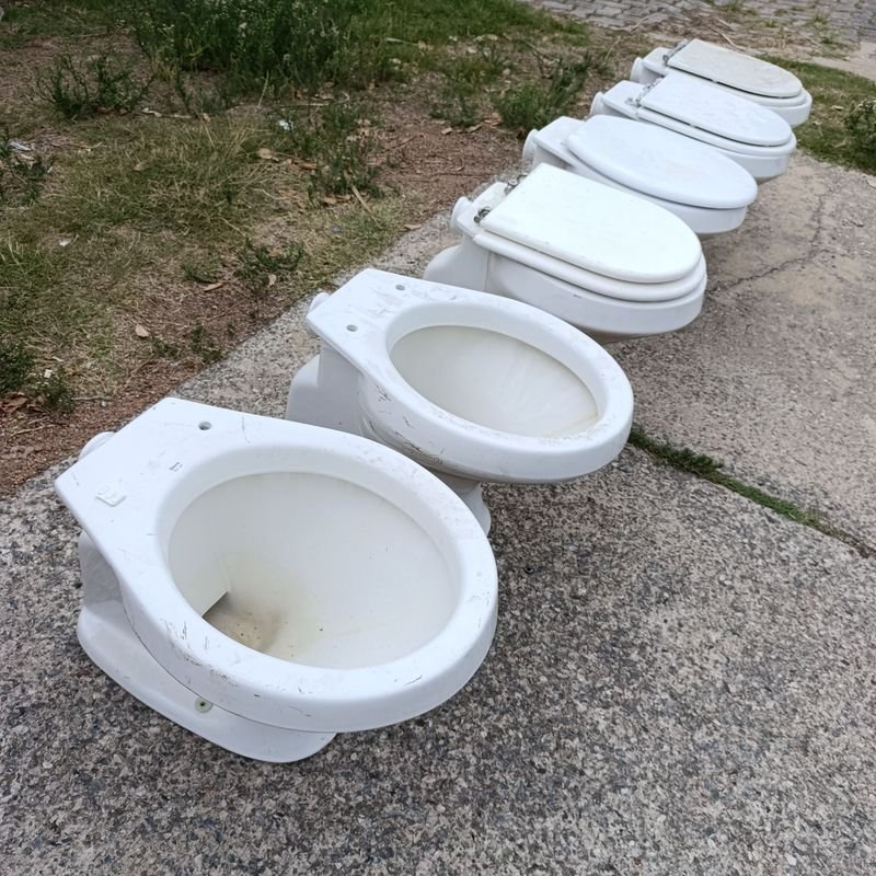 Vajillas de loza marca Deca en mal estado - imagen 6