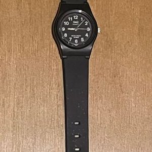 Reloj Quartz para Dama Marca Q&Q, Negro - imagen 1