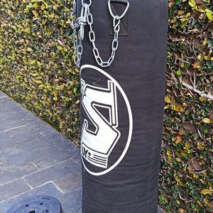 Saco de Boxeo Reforzado con Cadena y Discos de Pesas - imagen 2