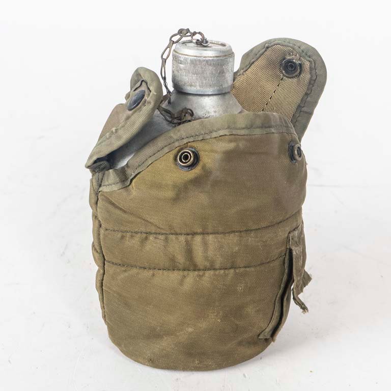 Cantimplora Militar de Metal con Funda Verde