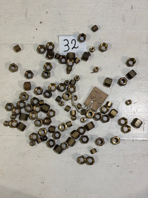 Lote de 100 Piezas de Conexiones de Bronce