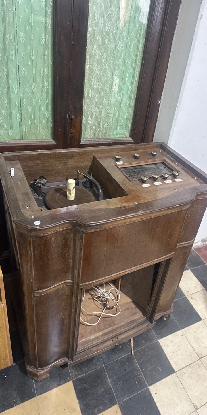 Radio Tocadiscos Antiguo de Madera