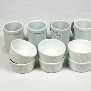 Lote siguiente: Diez Piezas de Porcelana Blanca: Compoteras y Tazas