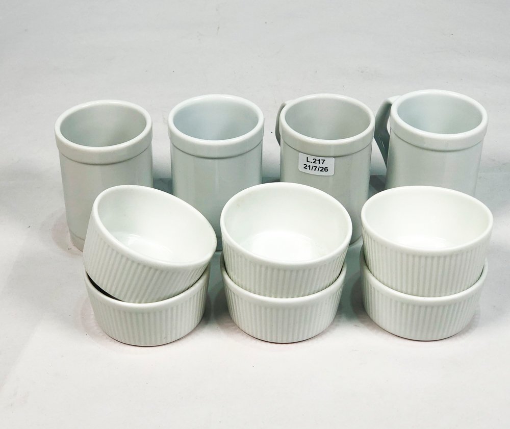 Diez Piezas de Porcelana Blanca: Compoteras y Tazas