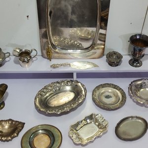 Lote de 14 piezas de metal: bandeja, salsera, cuencos y más - imagen 7
