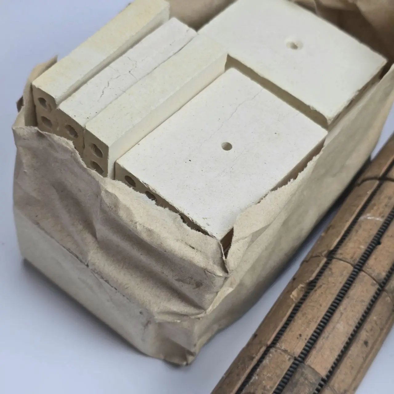 Item lote-45-resistencia-y-piezas-ceramicas - Image 2