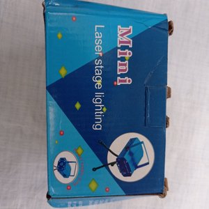 Diez piezas: 8 tiras de luces led, proyector de luz y vincha de luz. - imagen 5