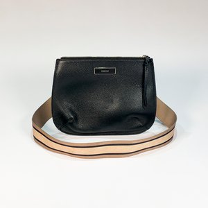 Lote anterior: Cartera Negra de Cuero con Correa Beige Marca Prüne