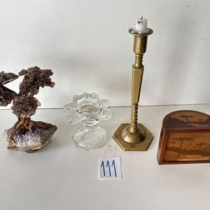 Lote anterior: Candelabro de Bronce, Árbol de Amatista, Velero de Cristal y Caja de Madera