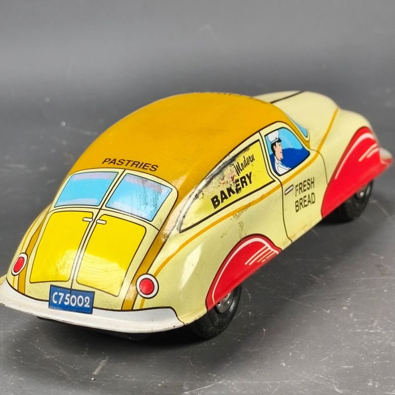 Coche de juguete vintage con diseño litografiado y fricción - imagen 3