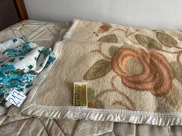 Frazada "La Aurora" de Lana con Diseño Floral y Colcha Estampada